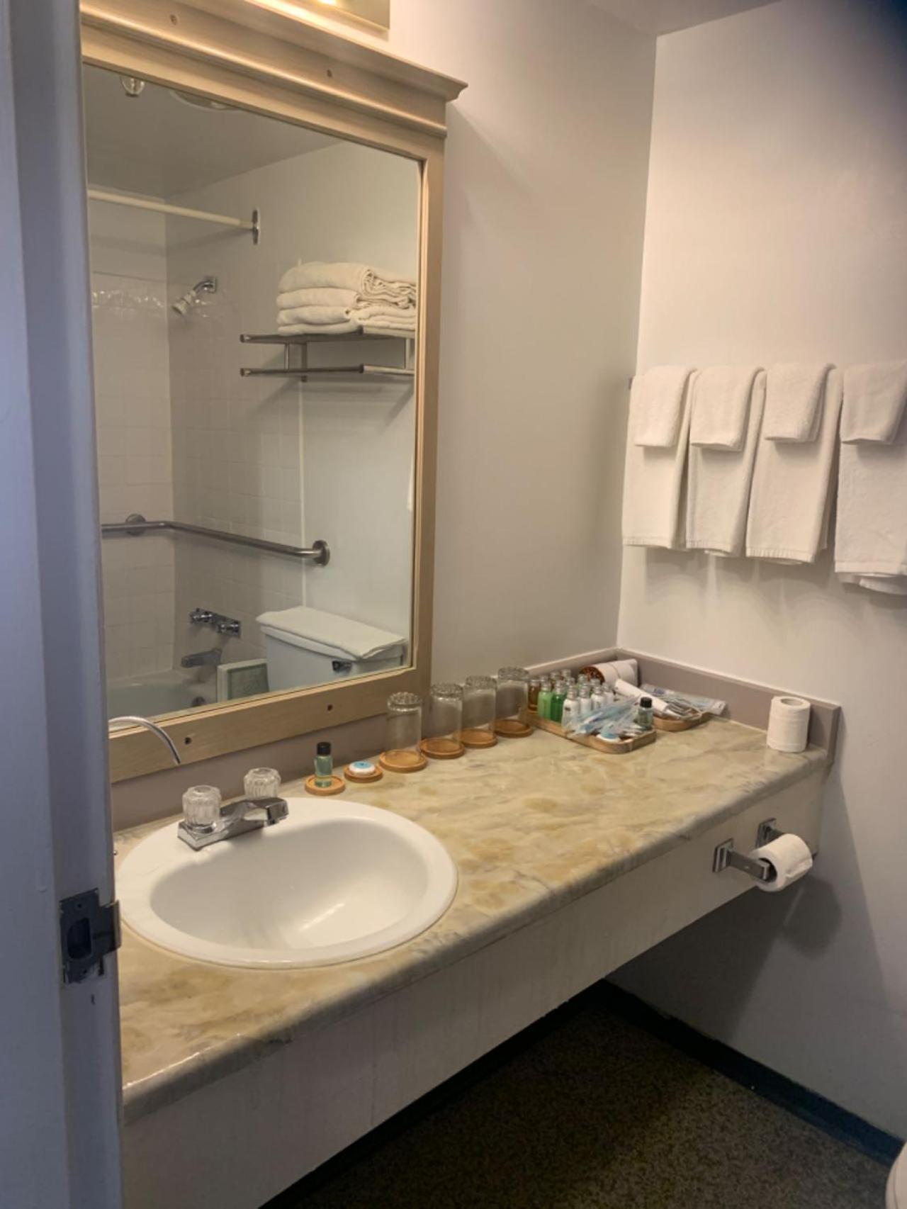 פורט הארדי Providence Place Inn מראה חיצוני תמונה