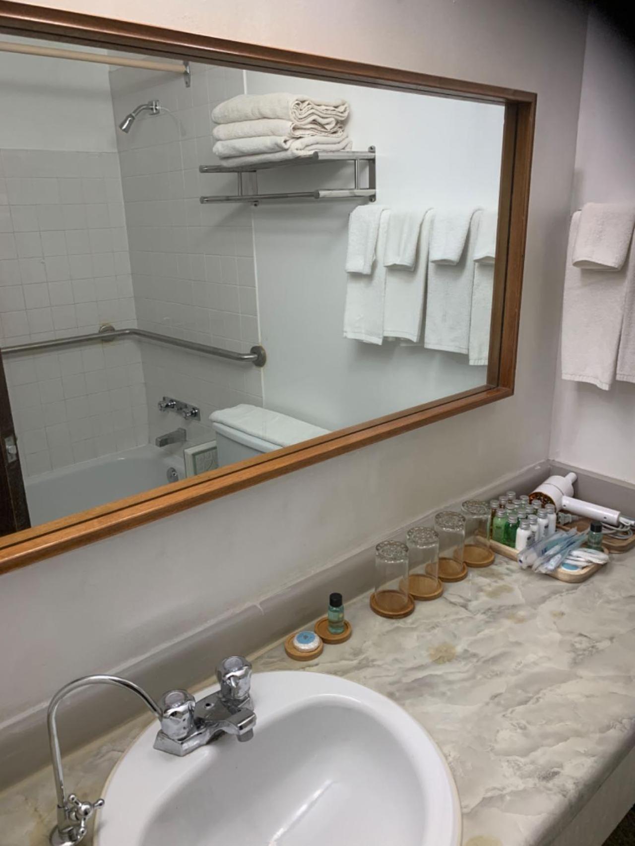 פורט הארדי Providence Place Inn מראה חיצוני תמונה